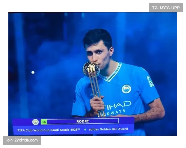 曼城尼科适应后腰角色 罗德里缺席情况下逐步成长